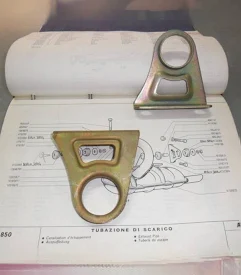 Coppia di staffe marmitta silenziatore fiat 850